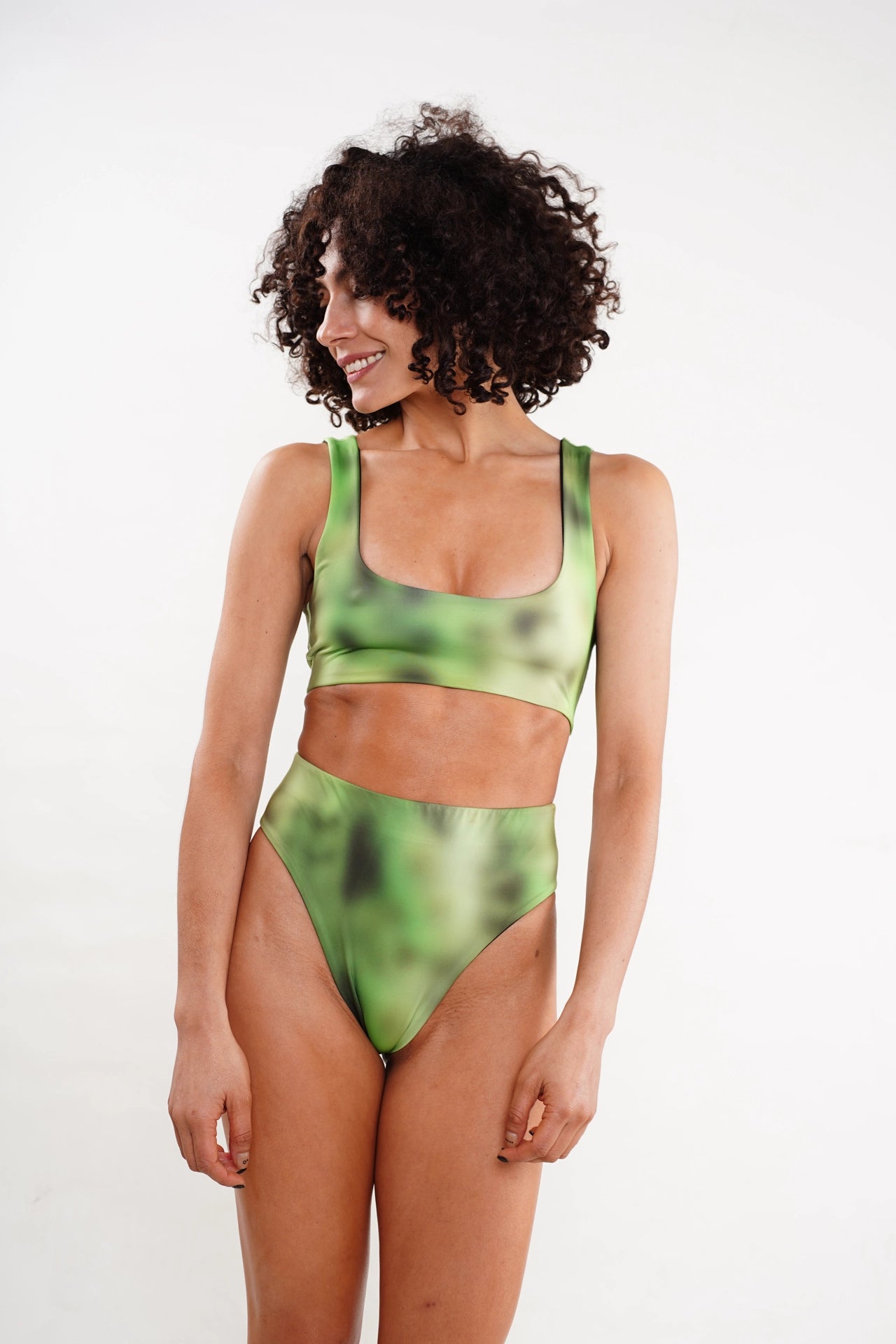 TOP LAGUNA BLURRED FROG