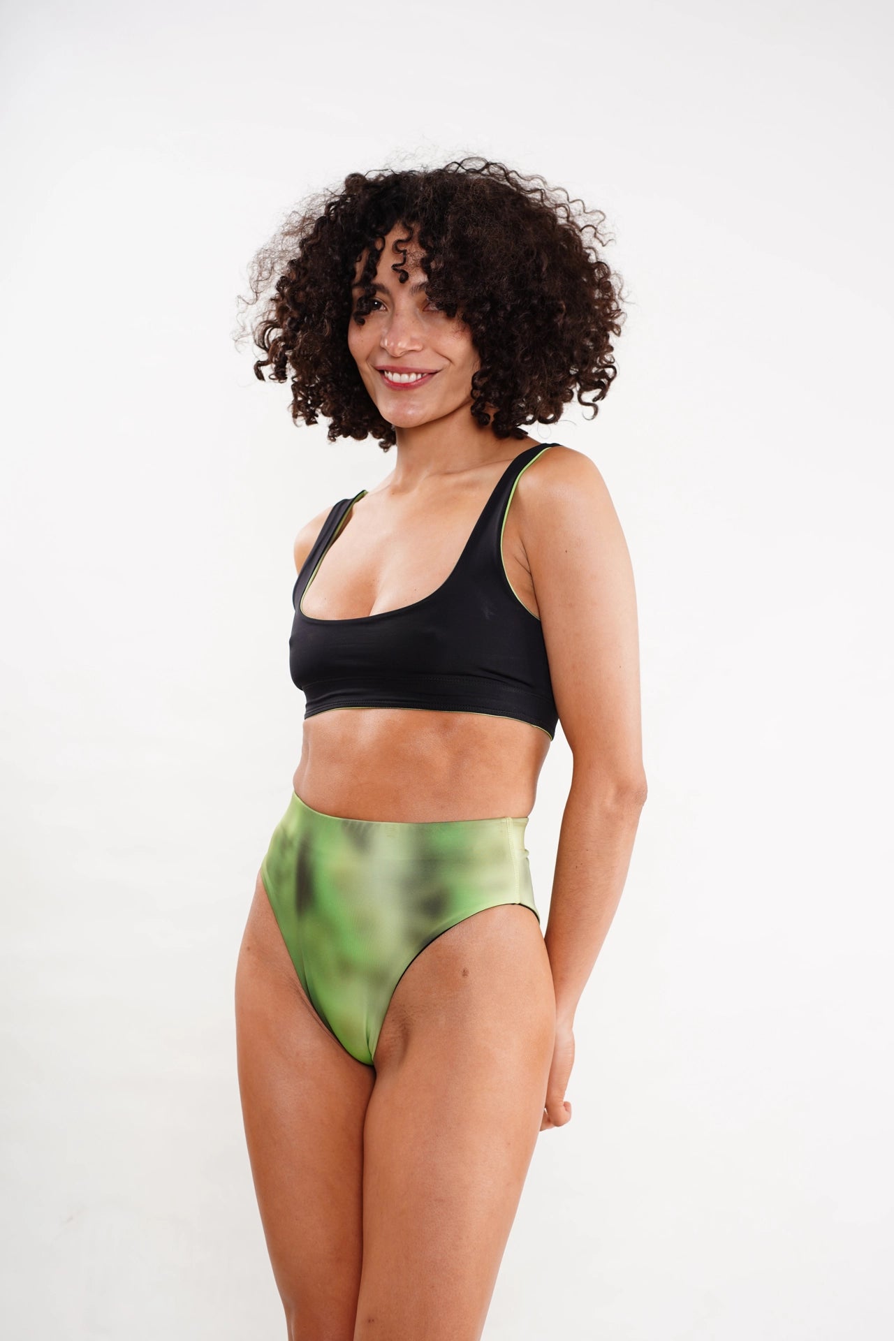 BOTTOM LAGUNA BLURRED FROG