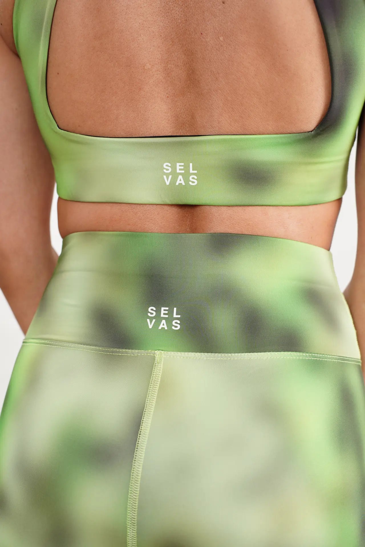 BIKER CORTO BLURRED FROG