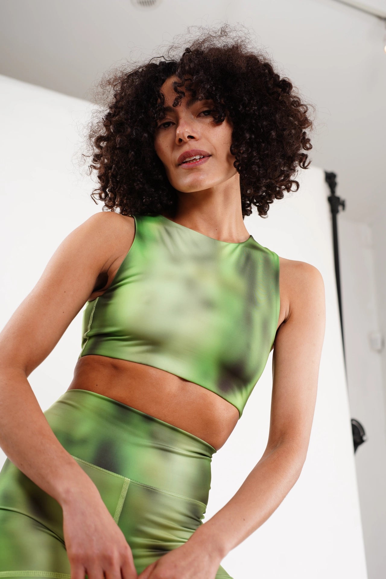 BIKER CORTO BLURRED FROG